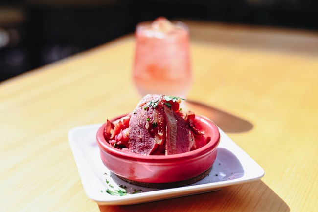 代官山「茶割」が新業態に。馬肉やロゼワインなど“ピンク色”をテーマとした飲食を提供する「daikanyama.Pink」としてオープンのサブ画像2_フタエゴスモークの新ポテトサラダ