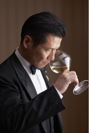【 The Okura Tokyo 】自宅で愉しむ世界のワイン オークラ ソムリエセレクション 2022 SPRING のサブ画像4_チーフソムリエ 渡部明央