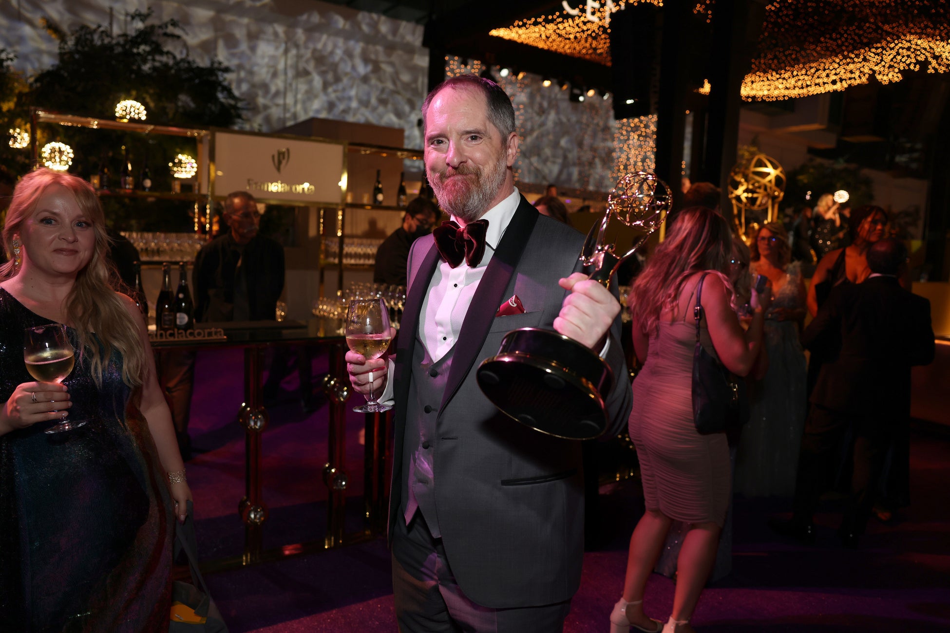 「フランチャコルタ」、第74回エミー賞公式スパークリングワインにのサブ画像3_作品賞：テッド・ラッソ（ブレンダン・ハント氏）