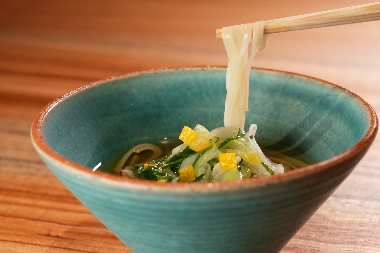 一般営業を開始した神戸港が目前の新スタイルのレストラン「Sincro」が料理やペアリングの内容を初公開のサブ画像9_岩津葱うどん