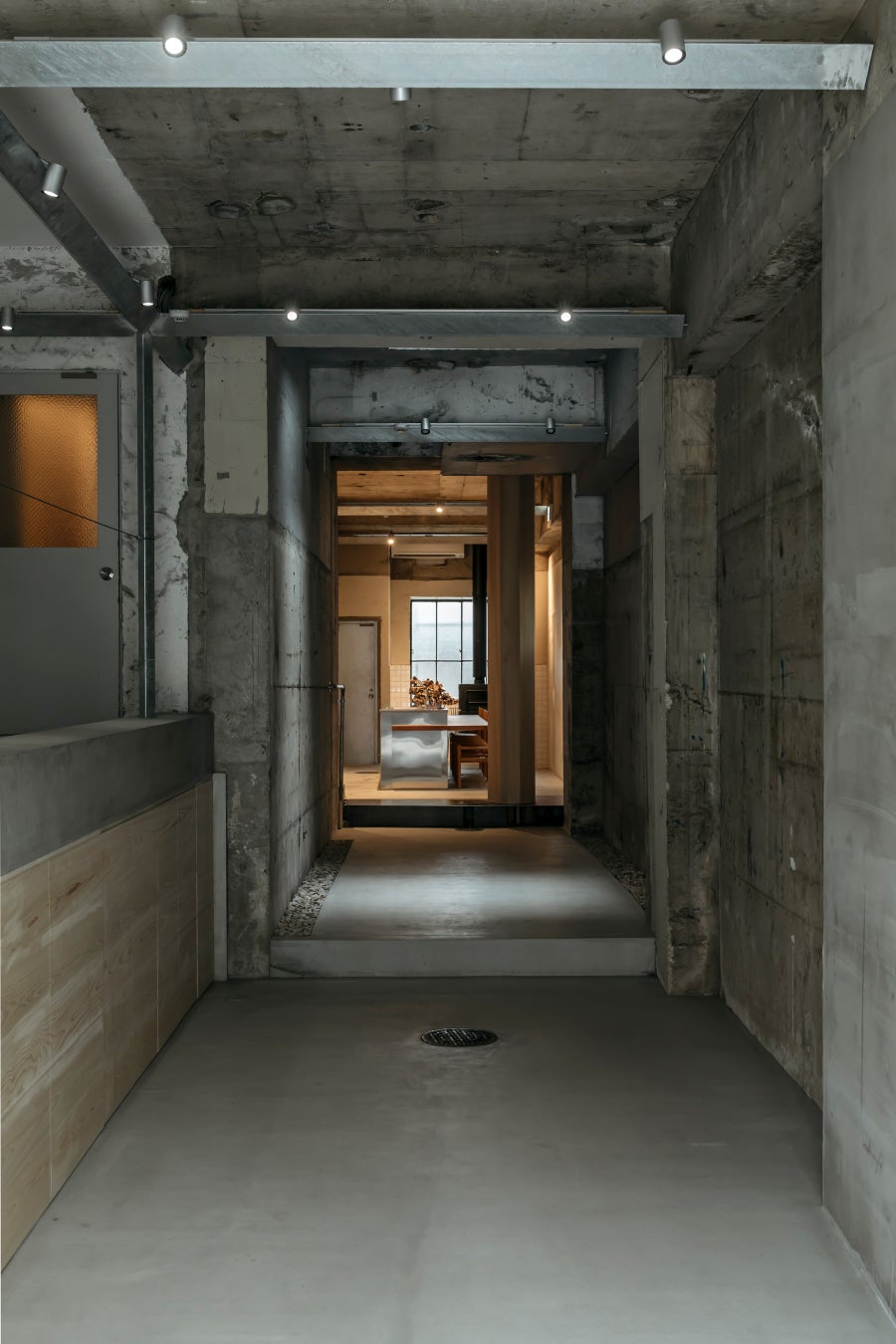 京都のデザイン事務所が創った、ギャラリーとワインバーのサブ画像1