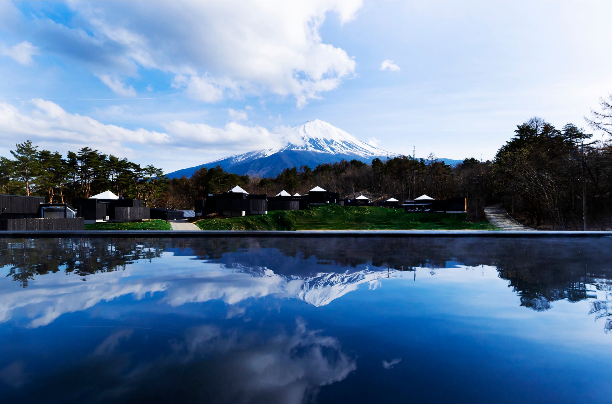 ダイナミックな富士を望む、大人のための新しいラグジュアリーホテルが誕生のサブ画像1_温浴棟からの富士山