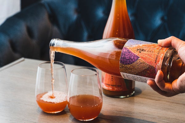 新ヴィンテージが登場！ドメーヌヒデ×wa-syuのコラボレーションワイン「壺仕立て オレンジ 甲州 2022」醸造家・渋谷英雄氏が、陶器の壺で仕立てるオレンジワインのサブ画像3