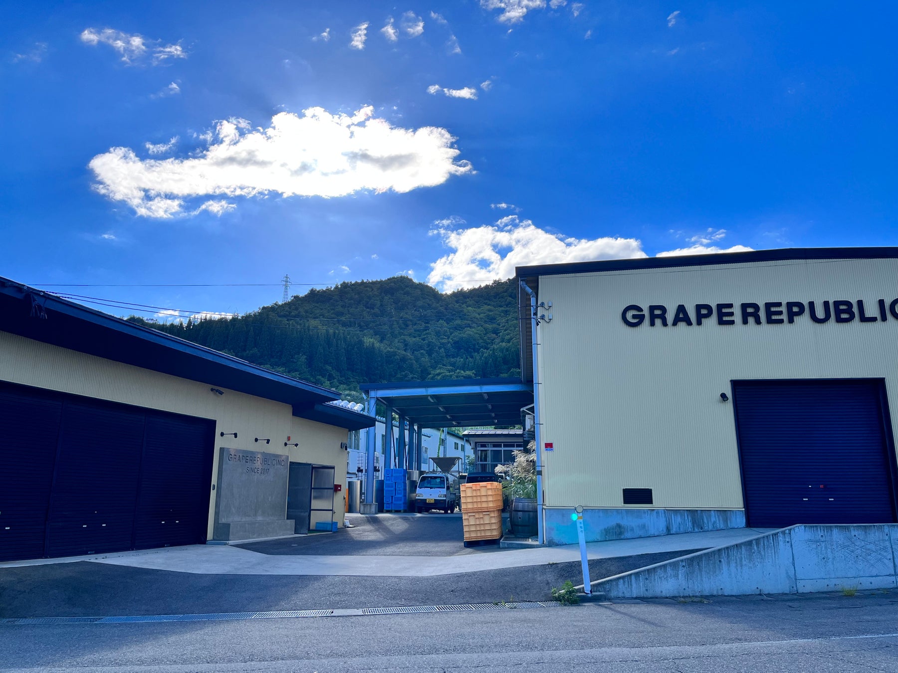 ⼭形の⾃社農園で有機栽培したブドウを使ったナチュラルワイン「numero tre 2021」と「 numero uno 2021」を9月14日（木）に発売開始のサブ画像18_GRAPE REPUBLICの醸造所の外観。