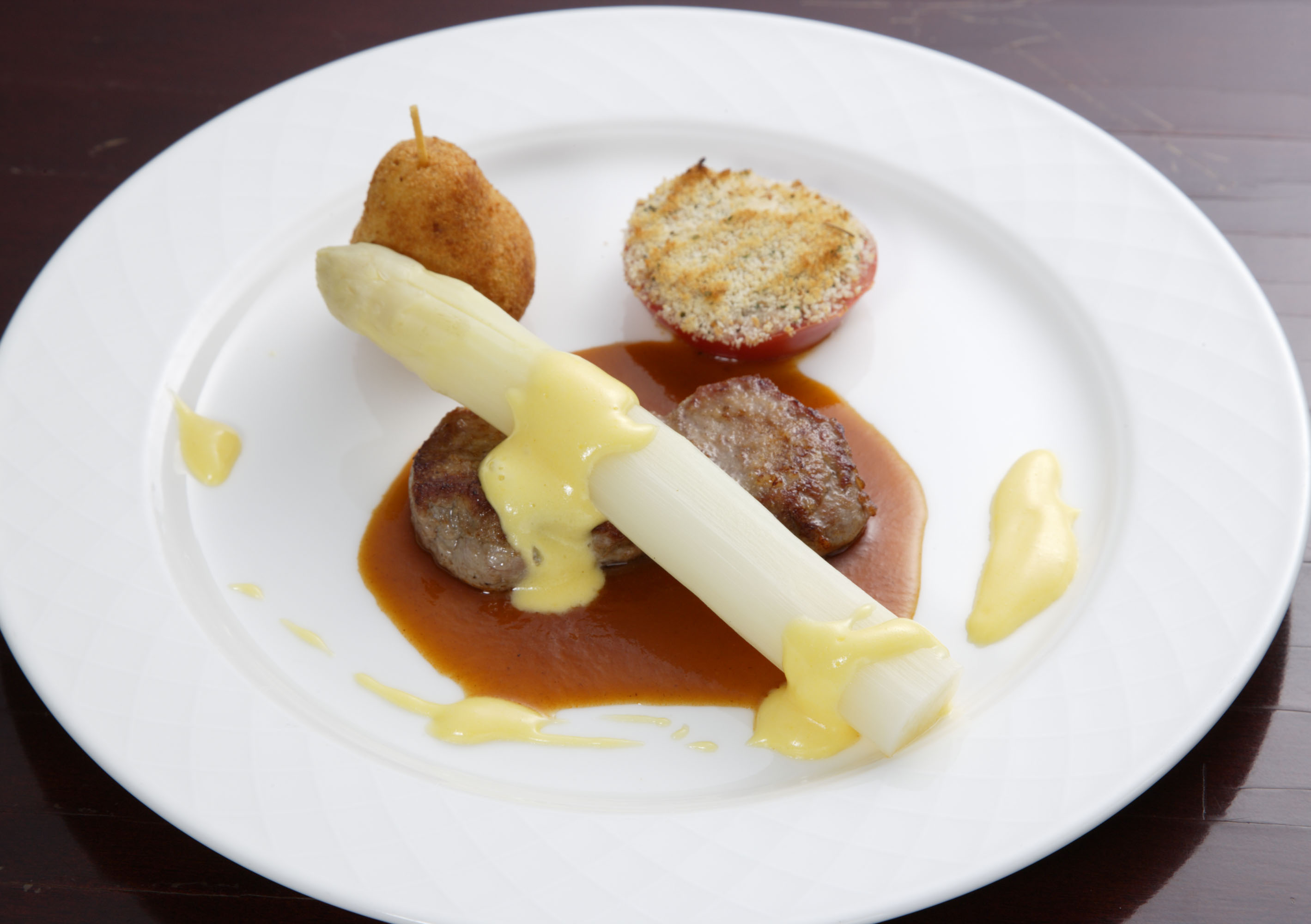 最高品質のホワイトアスパラガスを使ったドイツ伝統料理のコースを今年もツム・アインホルンで提供のサブ画像6