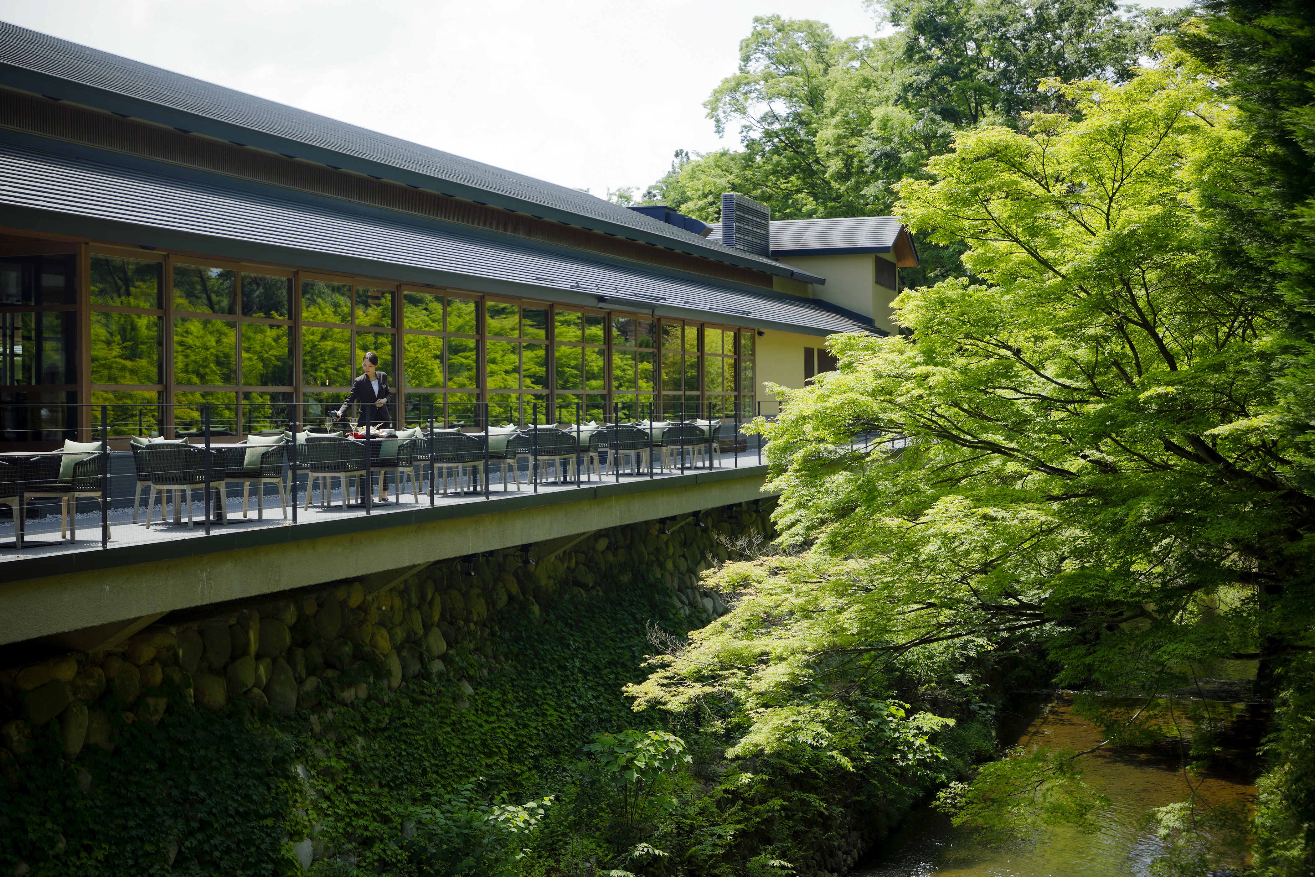 【ROKU KYOTO】鮮やかな青もみじ広がるテラス席で堪能する夏のダイニングエクスペリエンス「TENJINサマーテラスプラン」7 月 1 日(月)より開催のサブ画像3